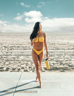 Top bikini essenziale a copertura totale